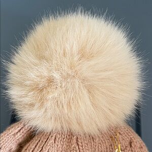 ❄️ NWT Luxurious Natural Cashmere Blend Pom Toque Hat